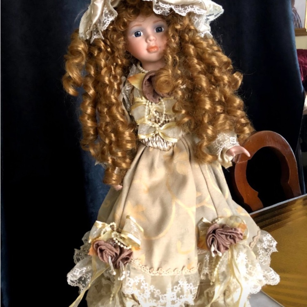 Victorian doll - Picture 3 of 5